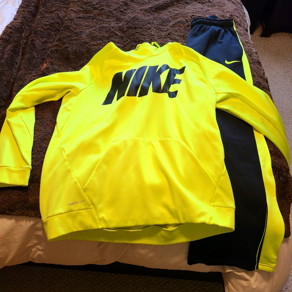 Nike jogging suit